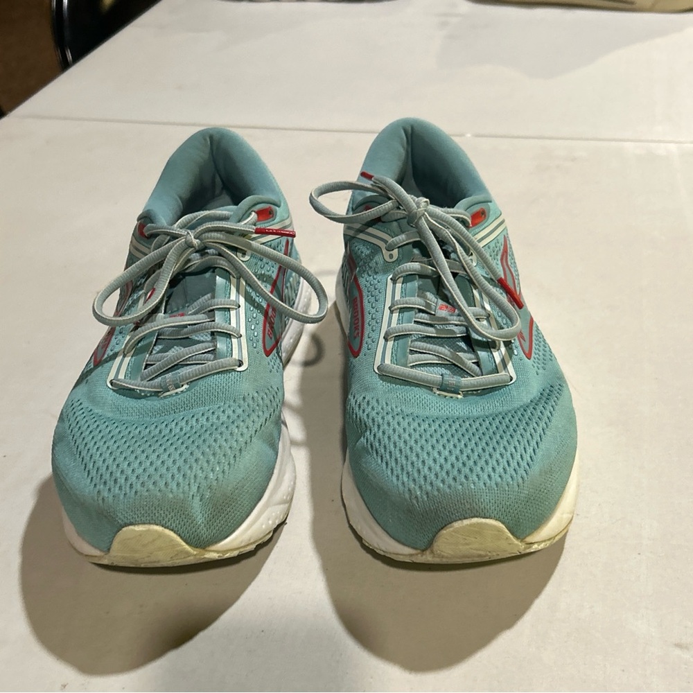 Women's Size 10.5 Brooks Ariel GTS 23 running shoes
